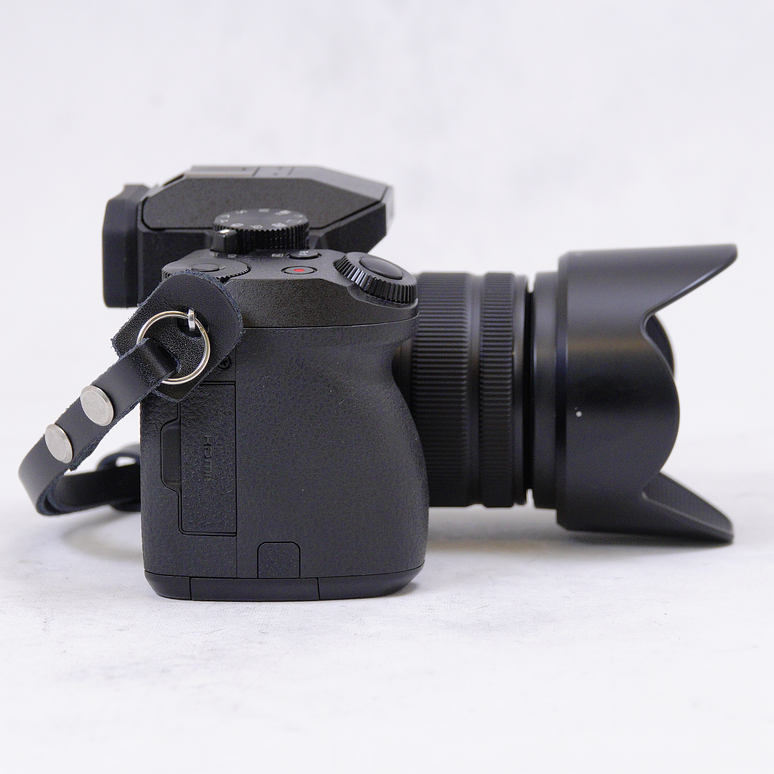 Panasonic Lumix G7 con lente Lumix 14-42mm más accesorios - Usado 4