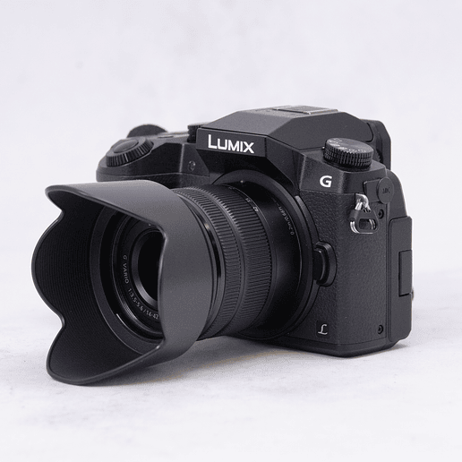 Panasonic Lumix G7 con lente Lumix 14-42mm más accesorios - Usado 9