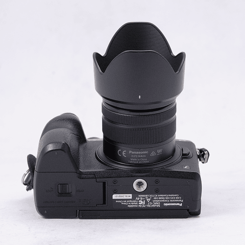 Panasonic Lumix G7 con lente Lumix 14-42mm más accesorios - Usado