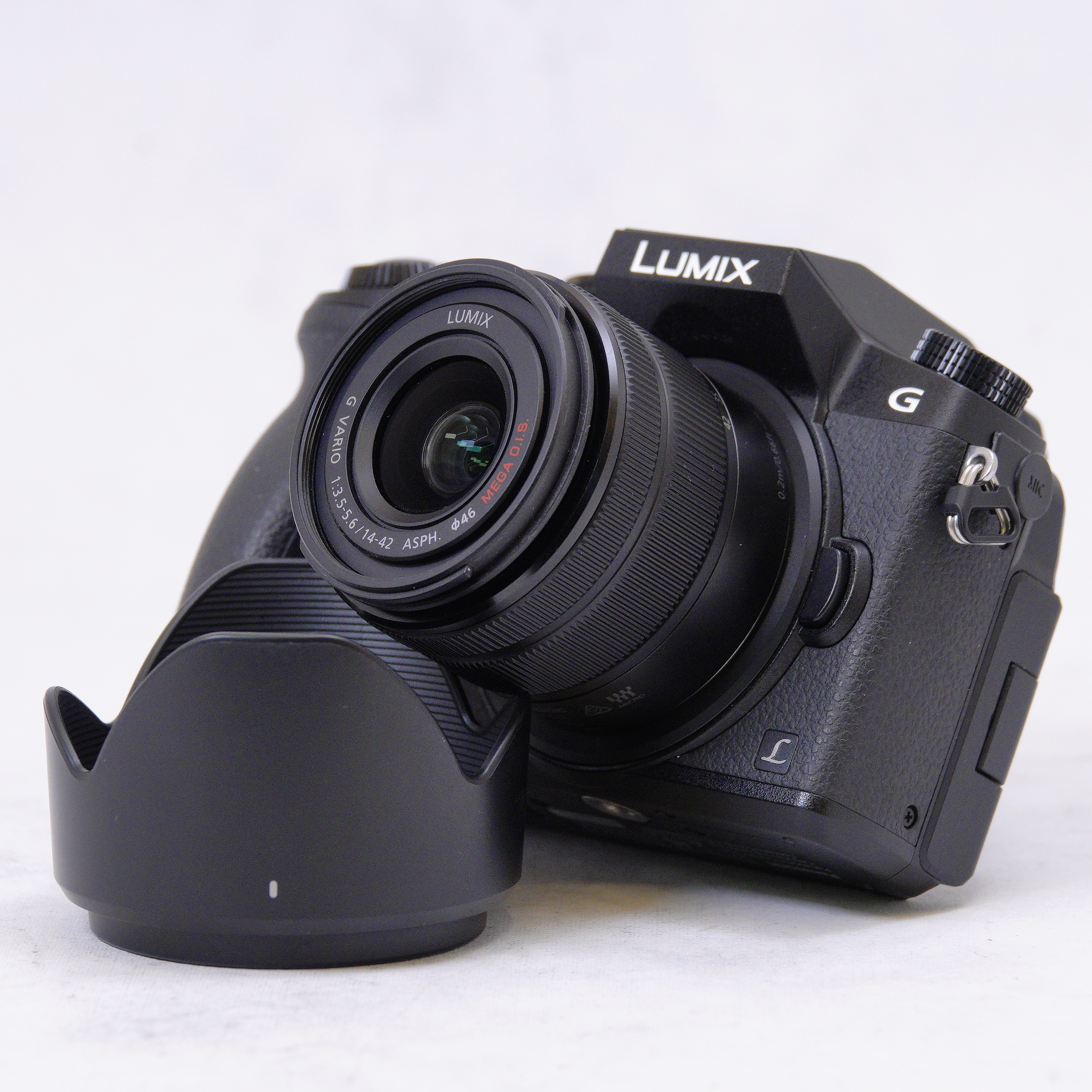 Panasonic Lumix G7 con lente Lumix 14-42mm más accesorios - Usado