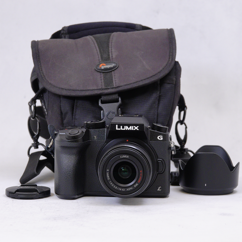 Panasonic Lumix G7 con lente Lumix 14-42mm más accesorios - Usado 13
