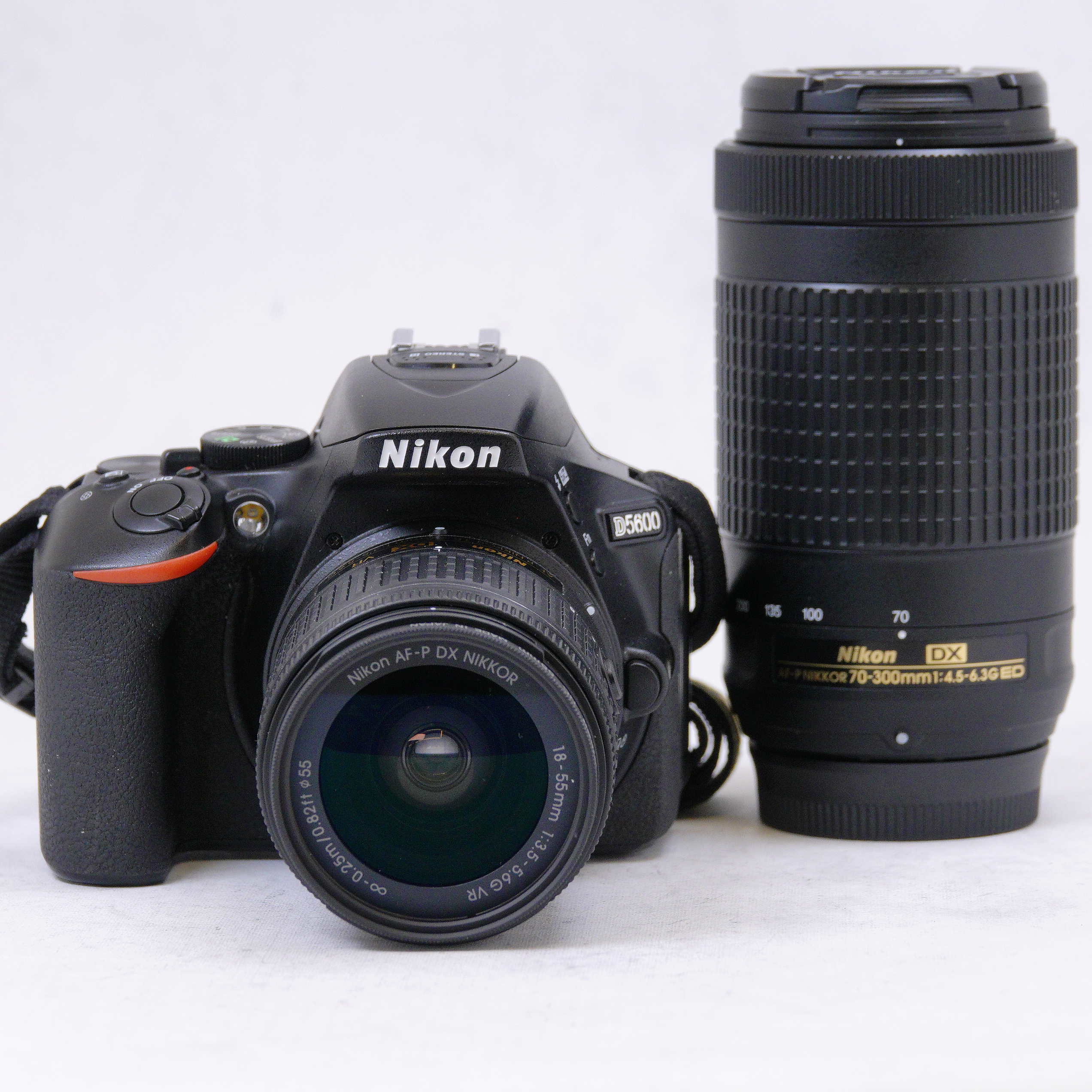 Nikon D5600 - Cámara réflex digital SLR y lente DX AF-P 18-55 mm VR