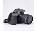 Nikon D5600 + 18-55mm + 70-300mm con accesorios - Usado