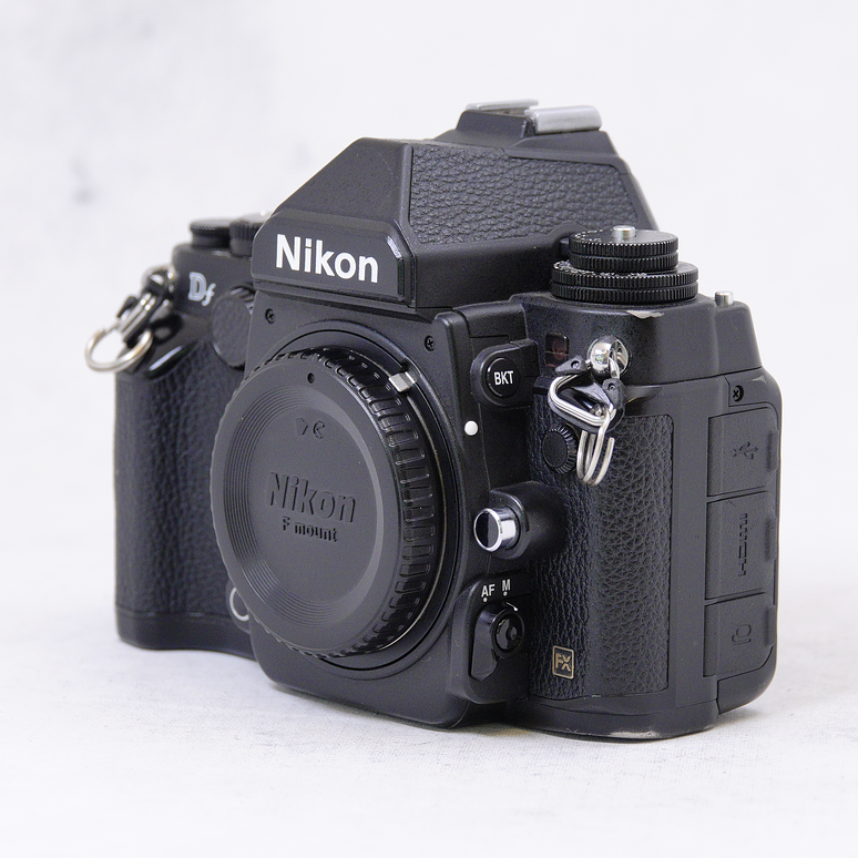 Nikon Df Negra mas bateria - Usado 9