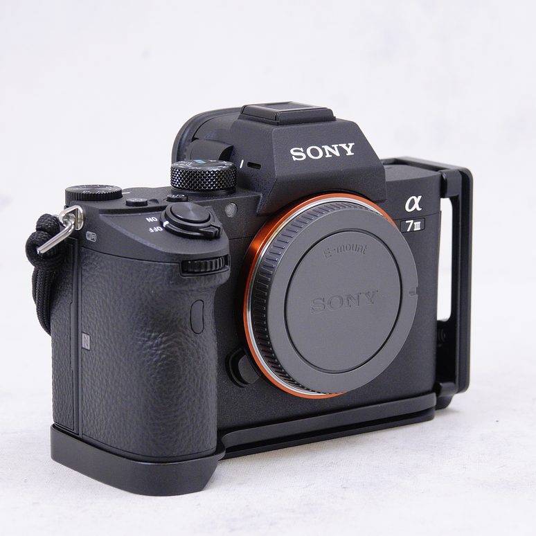 Sony a7 III con L plate mas SD 64GB y accesorios - Usado 3