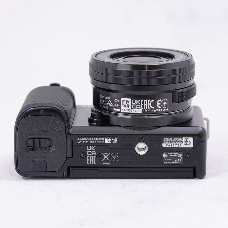 Sony ZV-E10 con lente de 16-50mm - Usado 11
