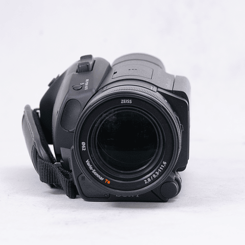Sony FDR-AX700 4K Camcorder - Usado