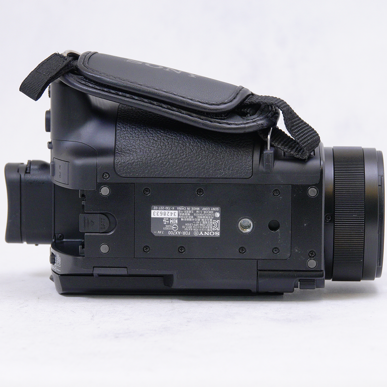 Sony FDR-AX700 4K Camcorder - Usado 9