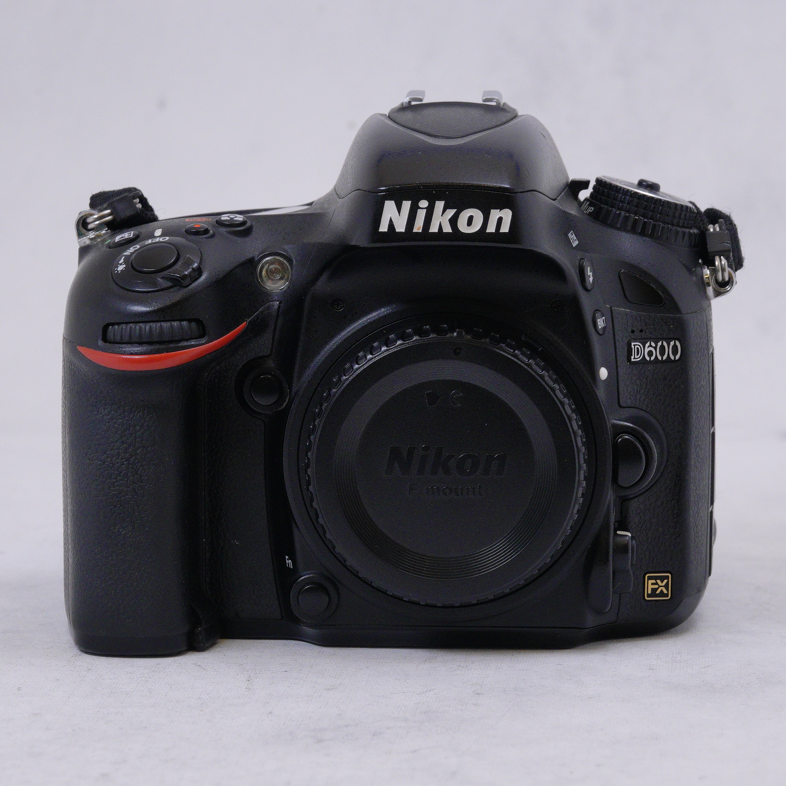 Nikon D600 DSLR Camara (Cuerpo) con accesorios - Usado