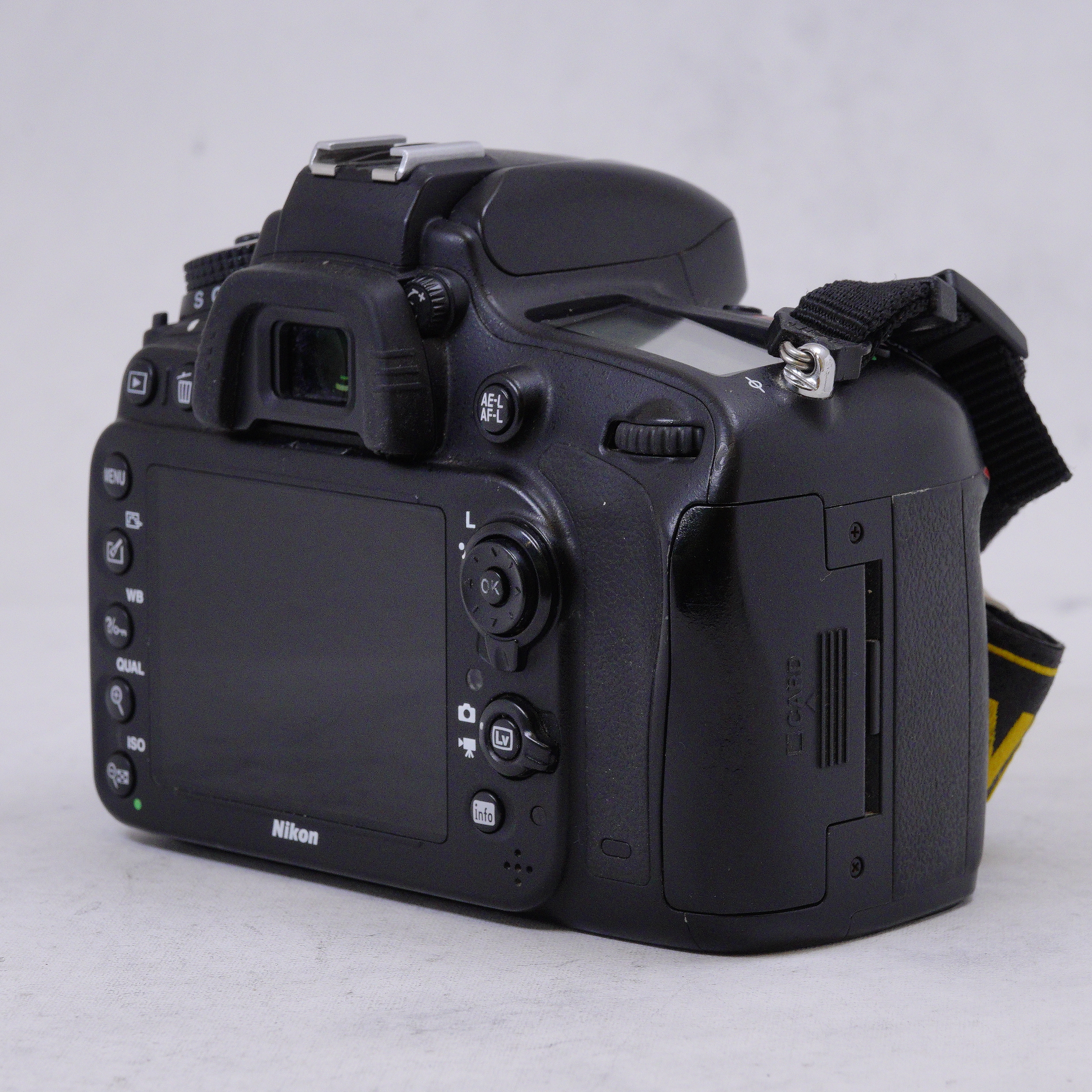 Nikon D600 DSLR Camara (Cuerpo) con accesorios - Usado