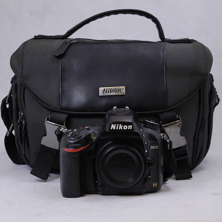 Nikon D600 DSLR Camara (Cuerpo) con accesorios - Usado 12