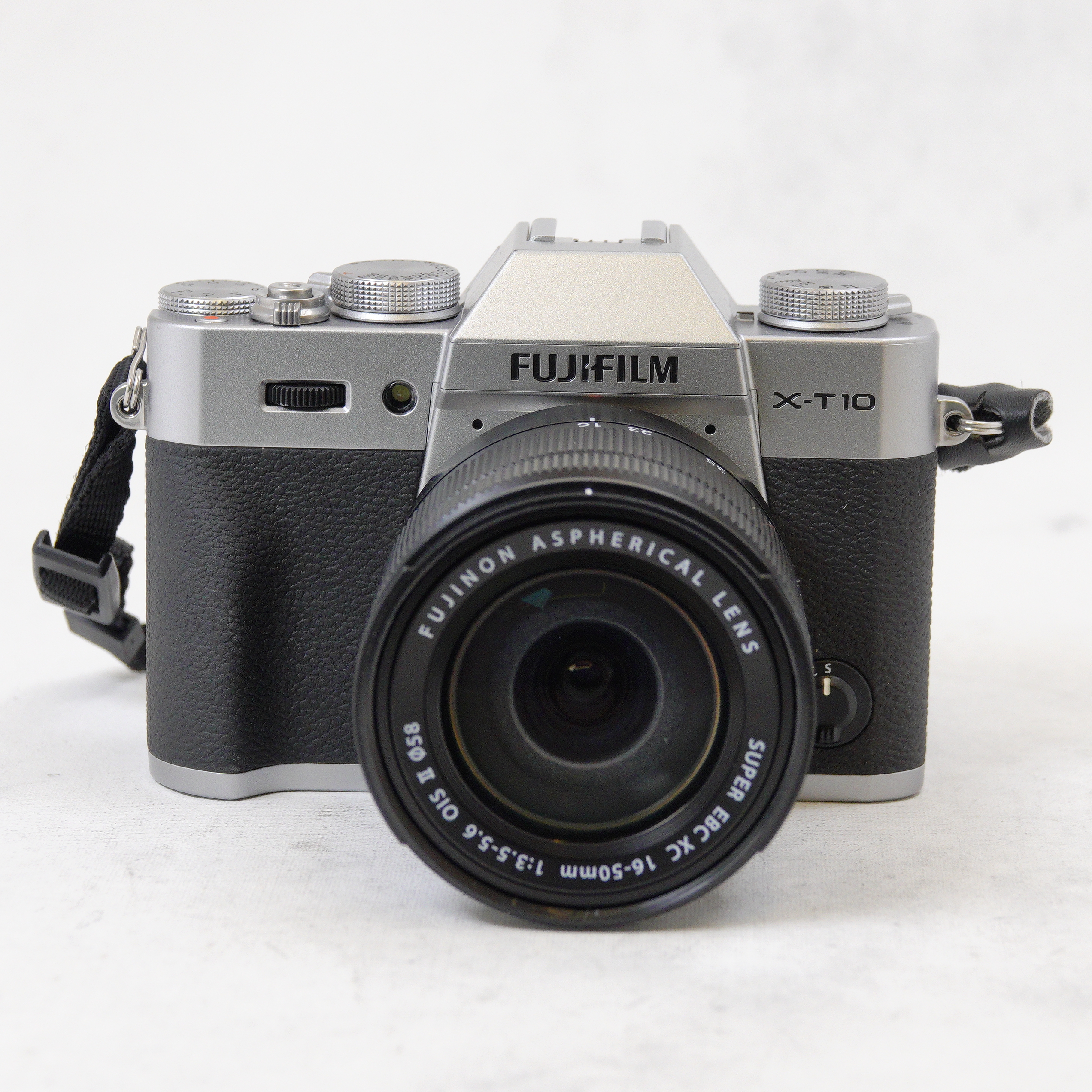 Fujifilm X-T10 con Lente XC 16-50mm II + accesorios - Usado-