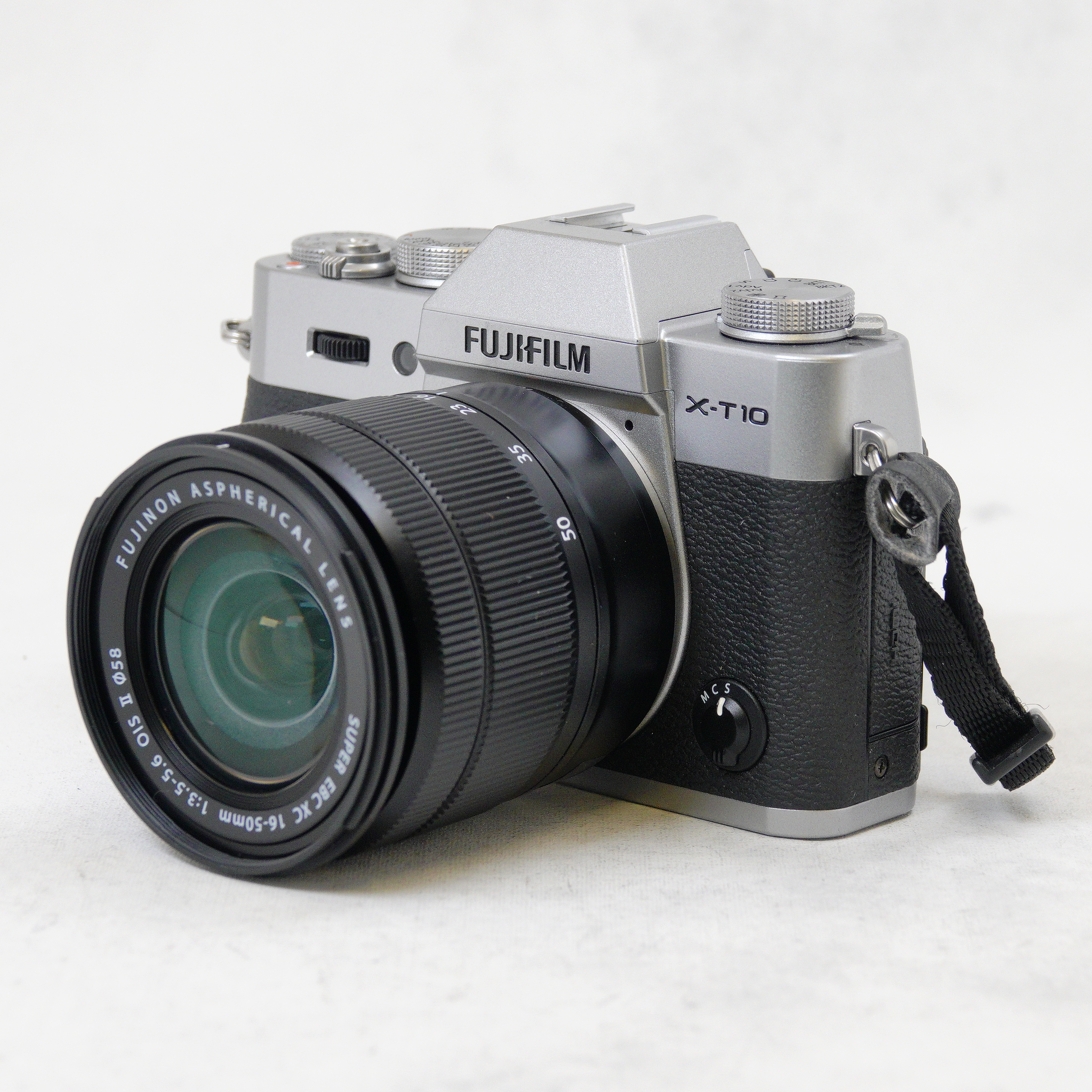 Fujifilm X-T10 con Lente XC 16-50mm II + accesorios - Usado-