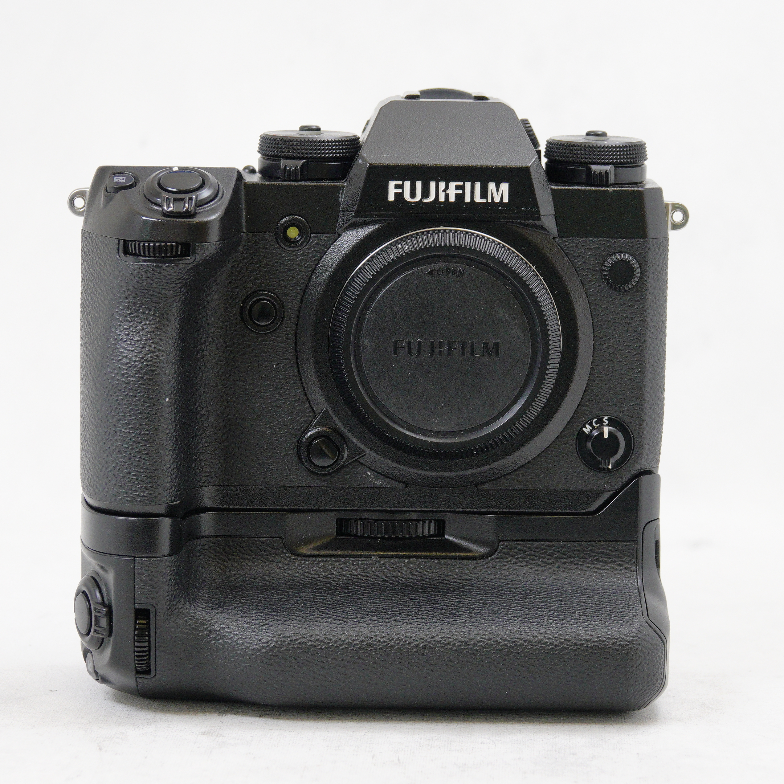 FUJIFILM X-H1 con Battery Grip Kit mas accesorios - Usado