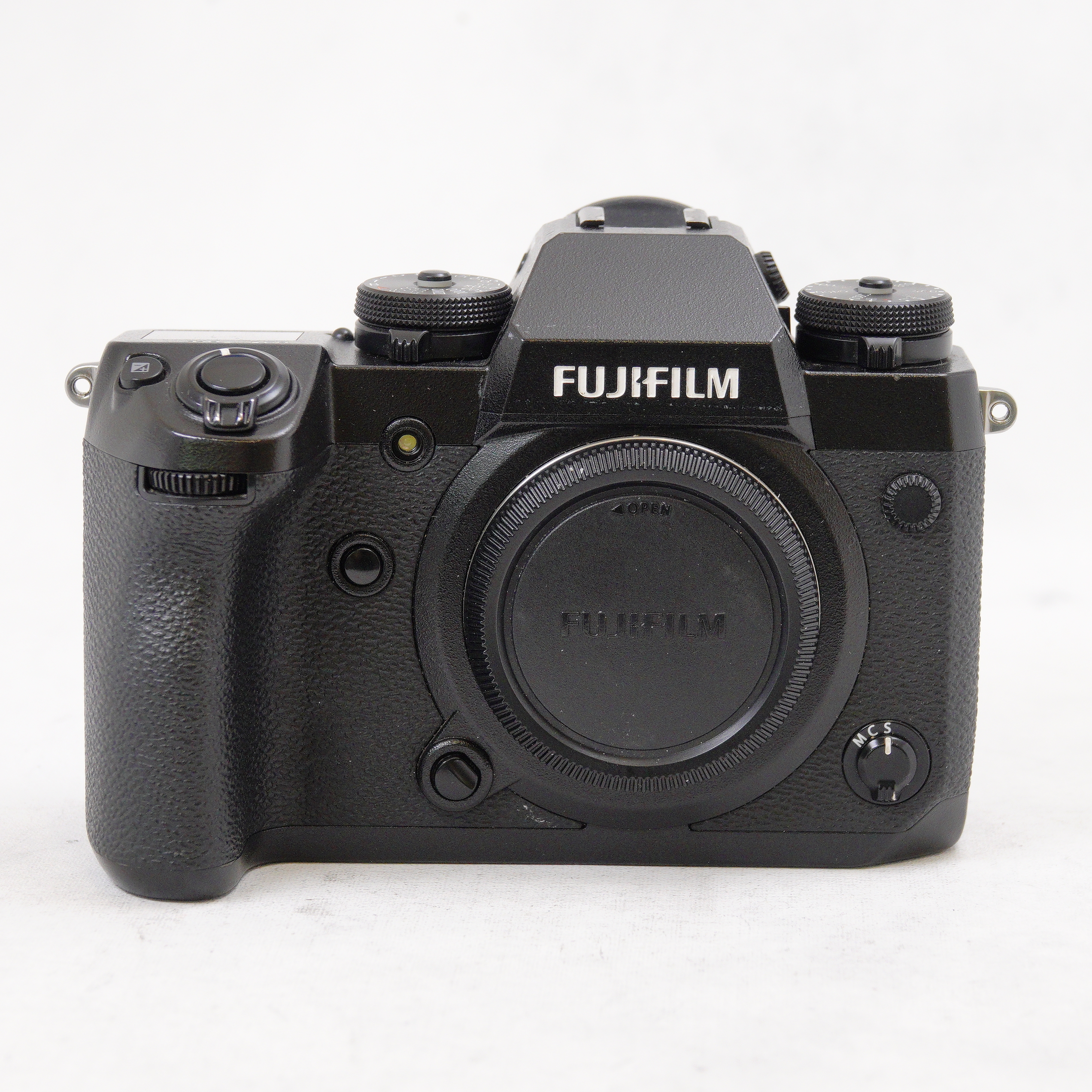 FUJIFILM X-H1 con Battery Grip Kit mas accesorios - Usado