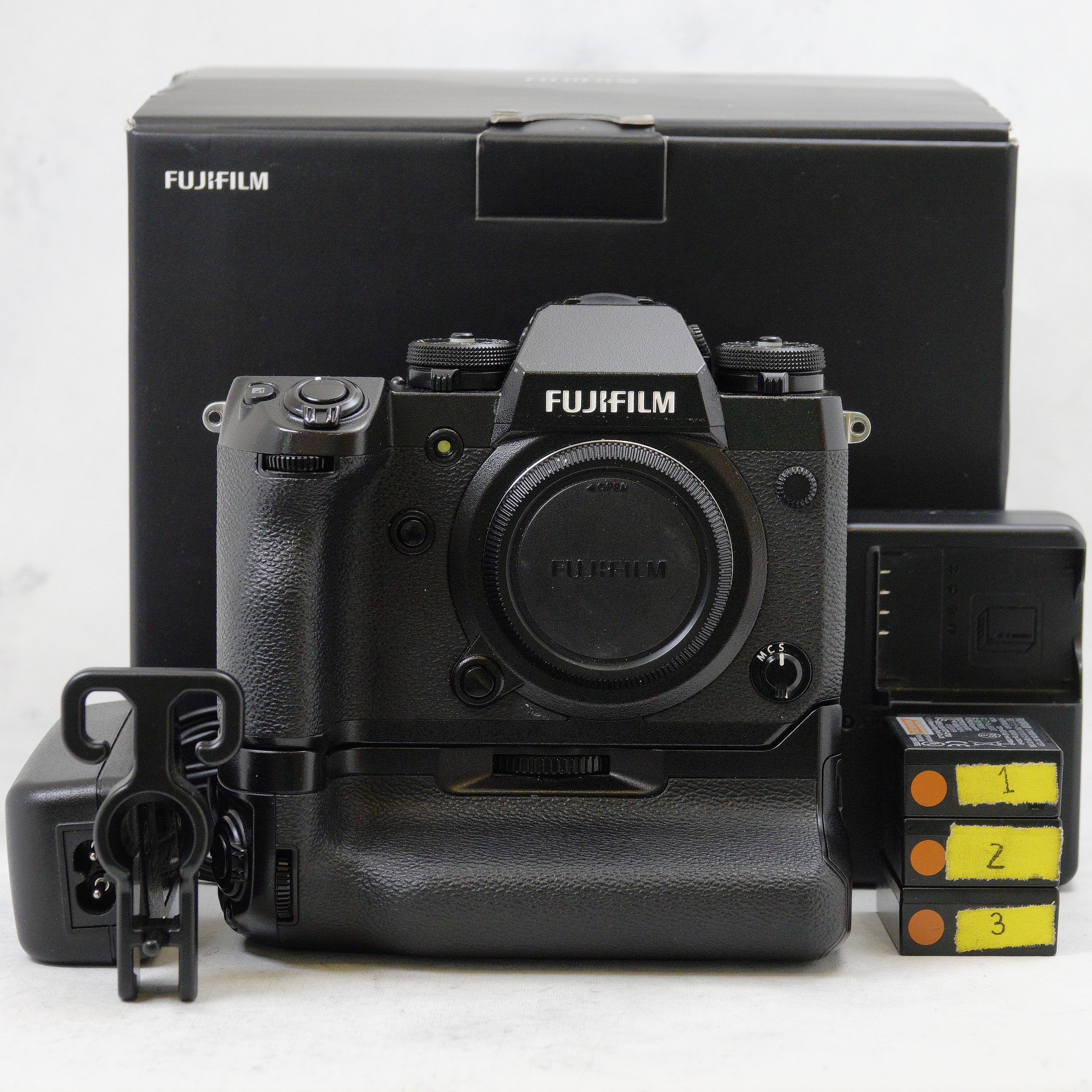 FUJIFILM X-H1 con Battery Grip Kit mas accesorios - Usado