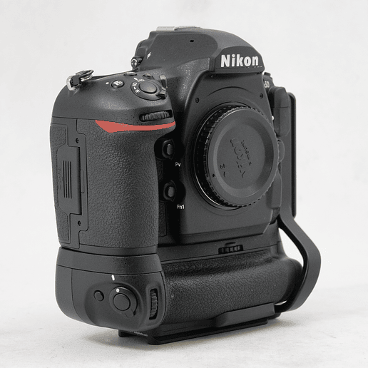 Nikon D850 DSLR con MB-D18 BATTERYGRIP y Kirk L-Bracket - Usado 3