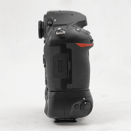 Nikon D850 DSLR con MB-D18 BATTERYGRIP y Kirk L-Bracket - Usado 4