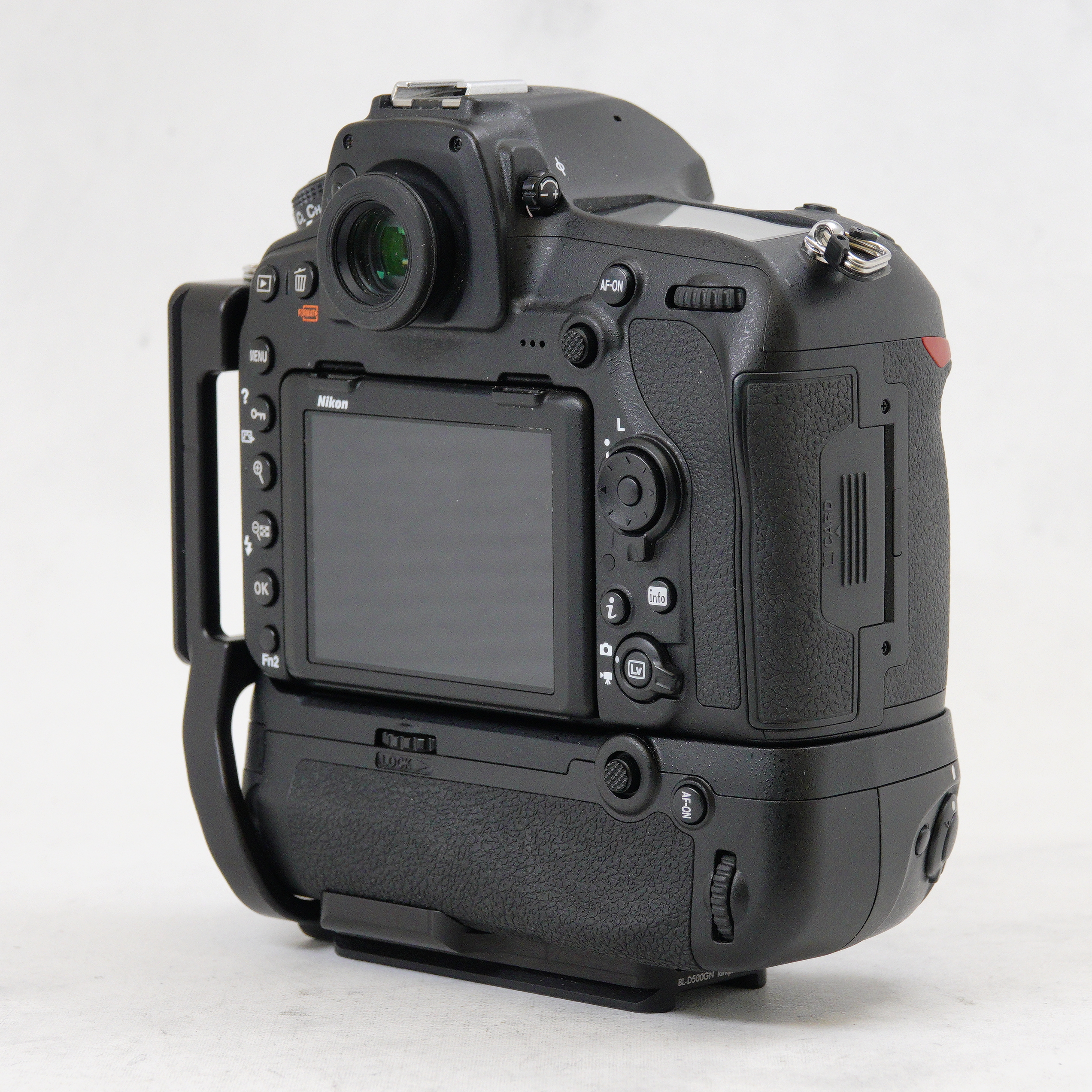 Nikon D850 DSLR con MB-D18 BATTERYGRIP y Kirk L-Bracket - Usado