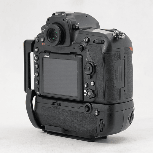 Nikon D850 DSLR con MB-D18 BATTERYGRIP y Kirk L-Bracket - Usado 5