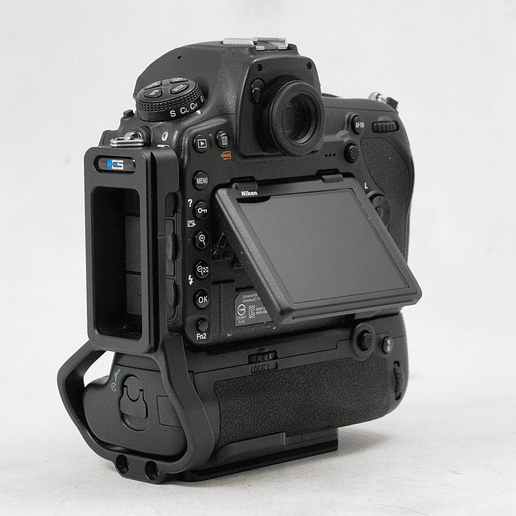 Nikon D850 DSLR con MB-D18 BATTERYGRIP y Kirk L-Bracket - Usado 7