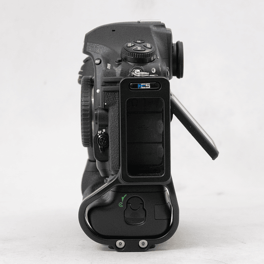 Nikon D850 DSLR con MB-D18 BATTERYGRIP y Kirk L-Bracket - Usado 8