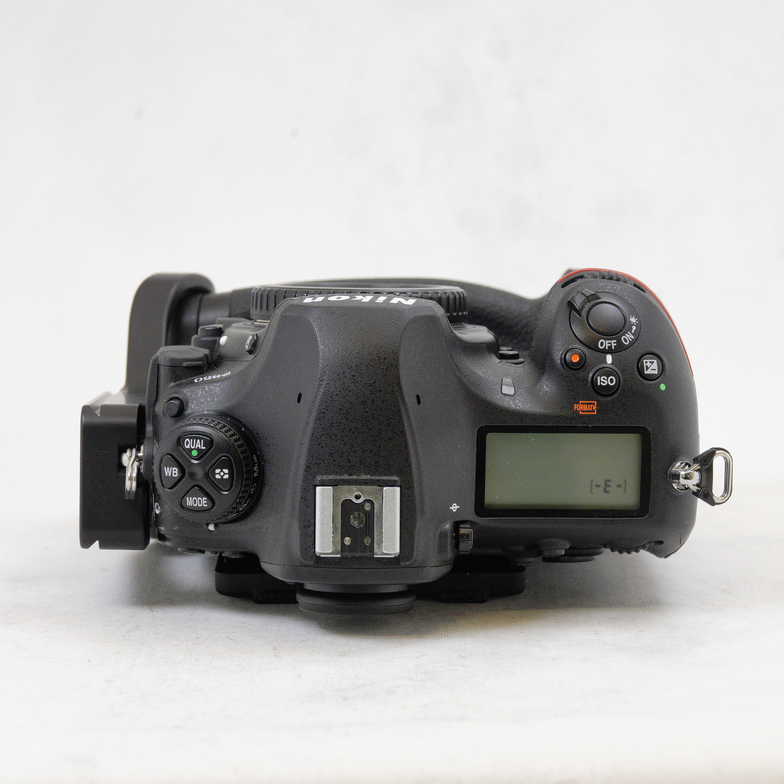 Nikon D850 DSLR con MB-D18 BATTERYGRIP y Kirk L-Bracket - Usado