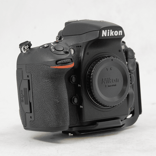 Nikon D810 DSLR con Battery Grip mas L Bracket y accesorios - Usado 5
