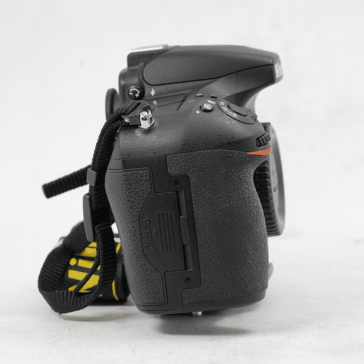 Nikon D810 DSLR con Battery Grip mas L Bracket y accesorios - Usado 6