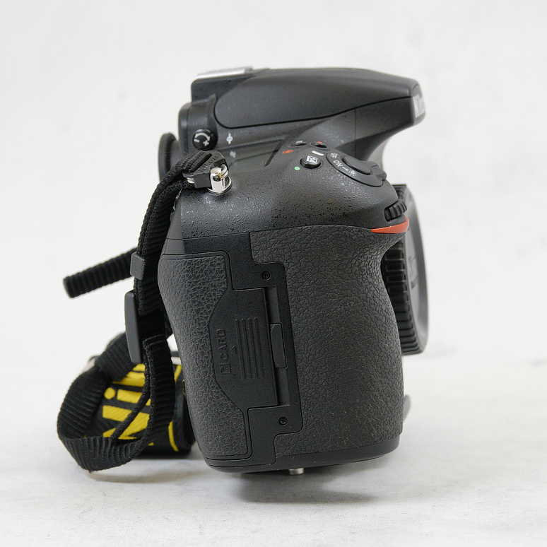 Nikon D810 DSLR con Battery Grip mas L Bracket y accesorios - Usado 6