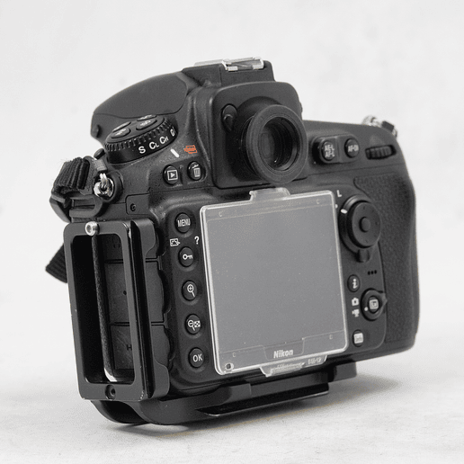 Nikon D810 DSLR con Battery Grip mas L Bracket y accesorios - Usado 8