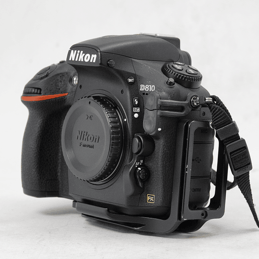 Nikon D810 DSLR con Battery Grip mas L Bracket y accesorios - Usado 10