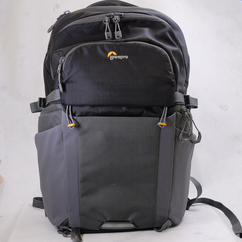 Lowepro Photo Active 300 AW Backpack (Black/Gray) - Usado 2