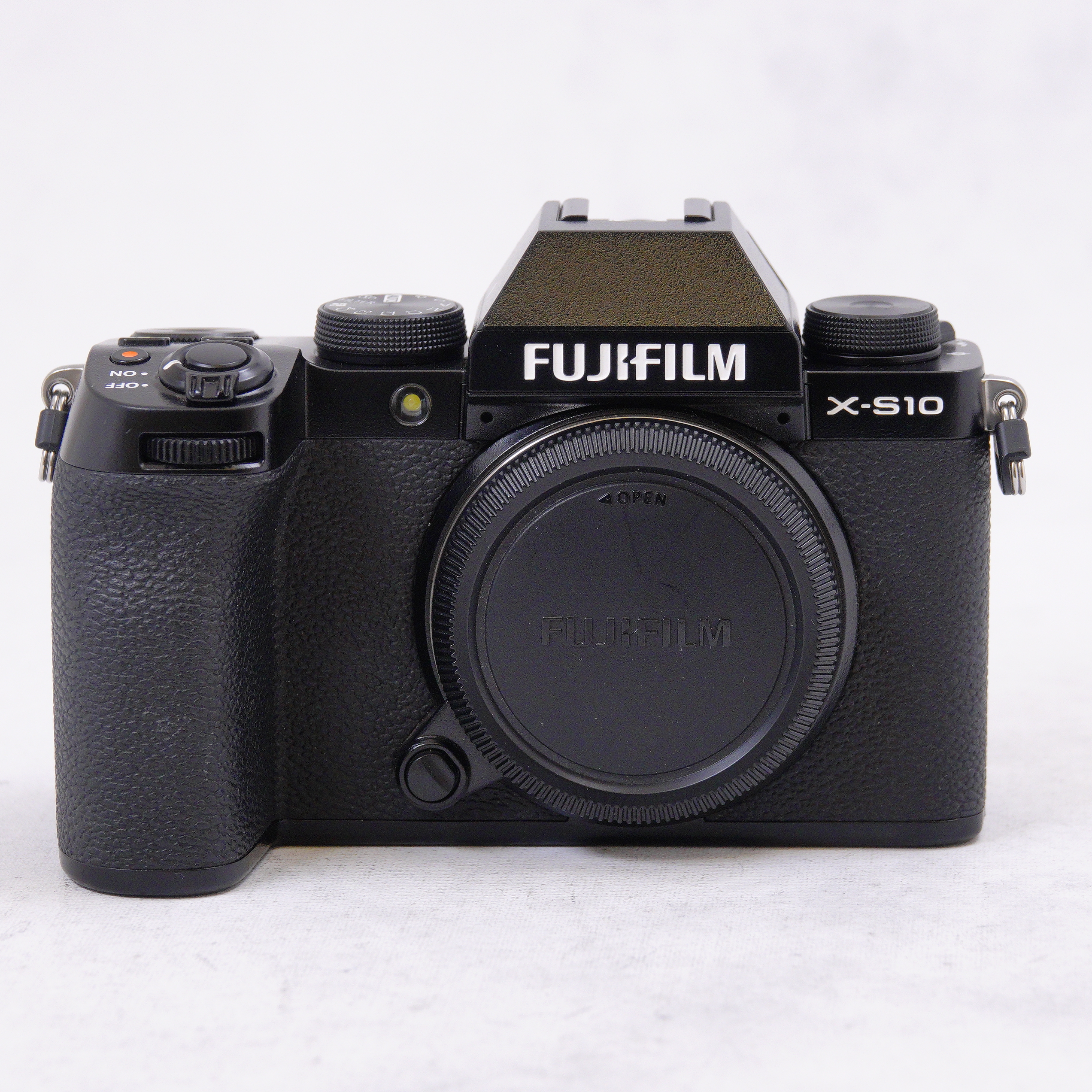 FUJIFILM X-S10 Mirrorless con accesorios- Usado