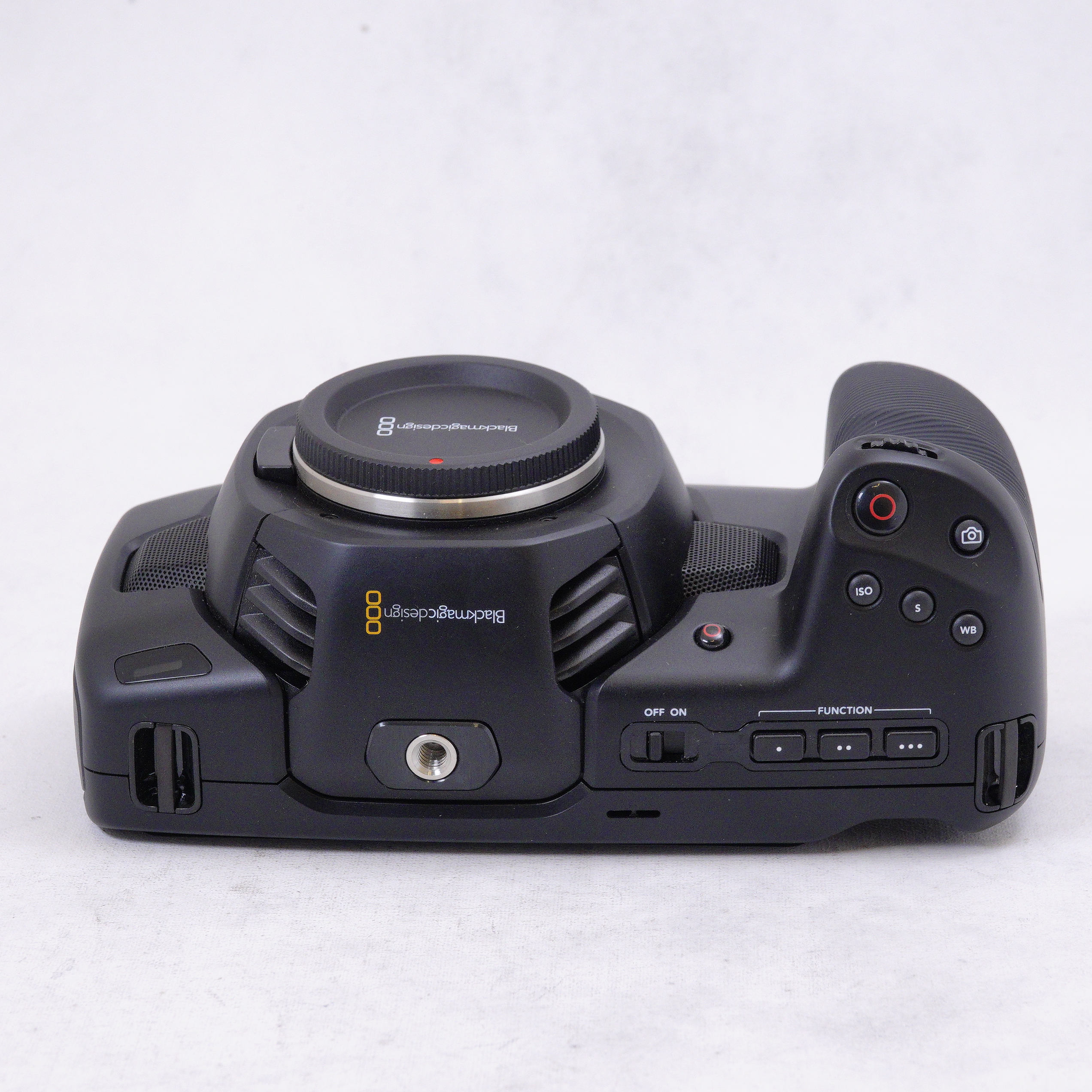 Blackmagic Design Pocket Cinema Camera 4K con Licencia Davinci más Cage SmallRig y MatteBox - Usado