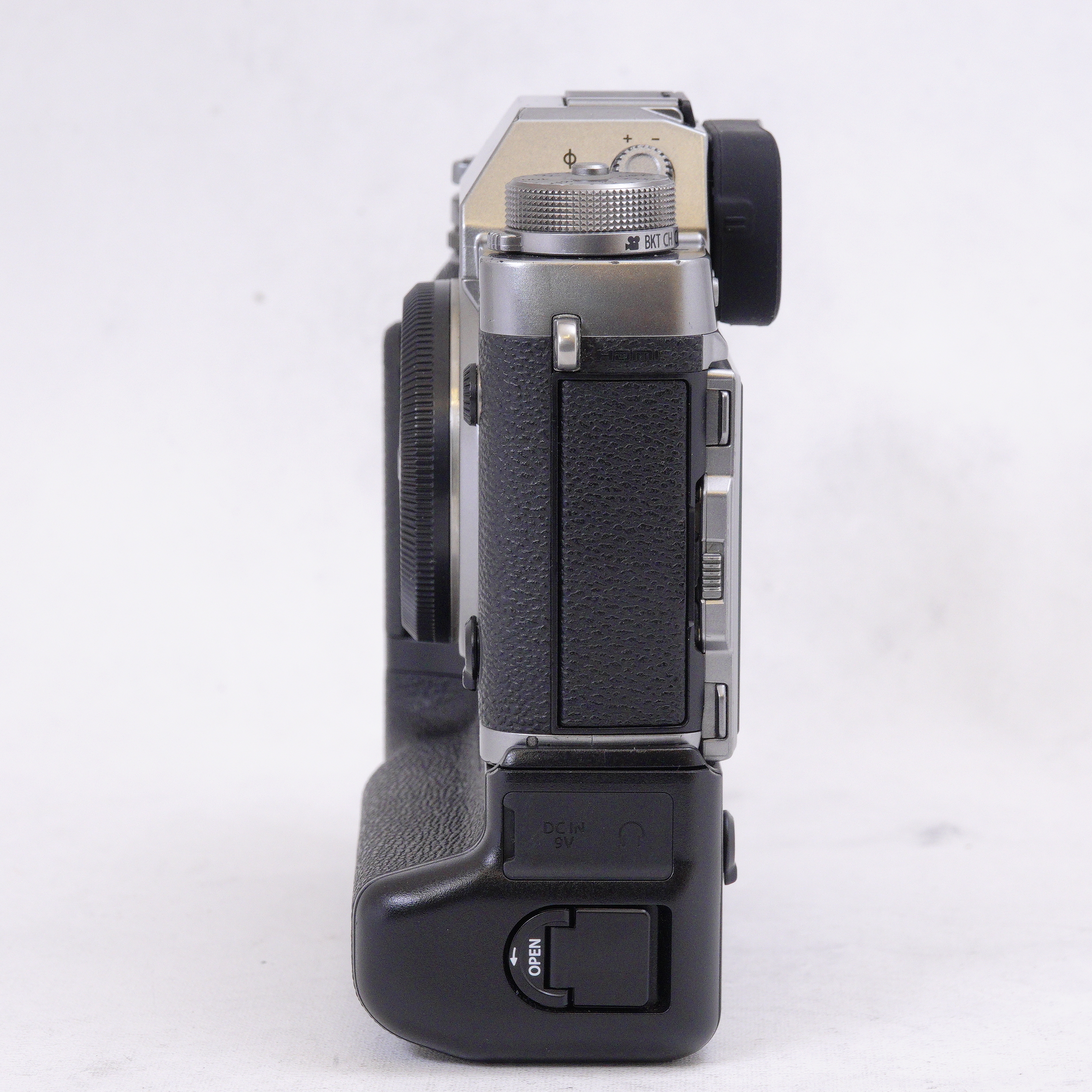 FUJIFILM X-T2 con Battery Grip Kit (Graphite Silver Edition) - Usado