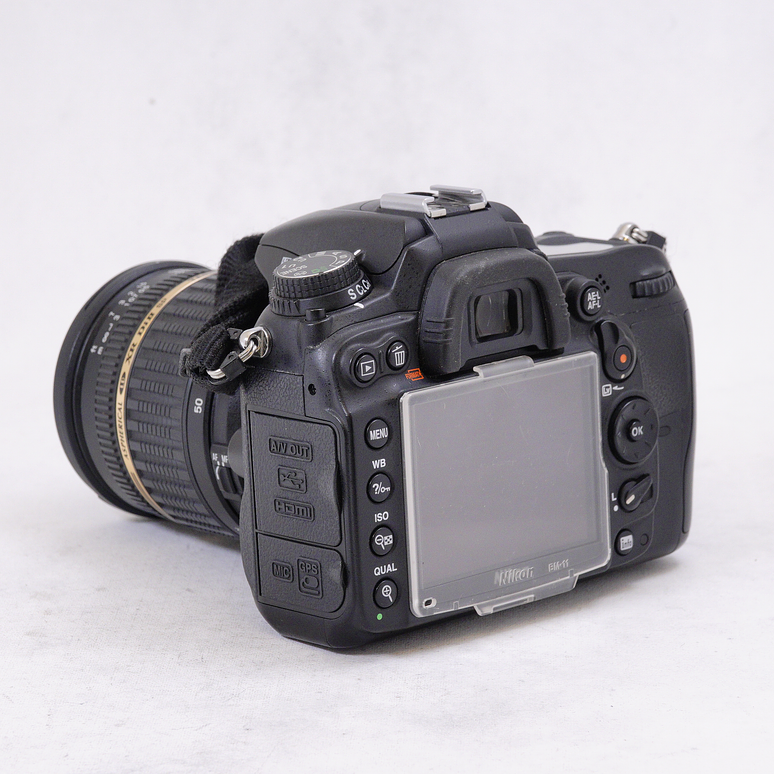 Nikon D7000 con Lente Tamron SP 17-50mm f/2.8 Di II LD Aspherical IF mas bolso - Usado 7