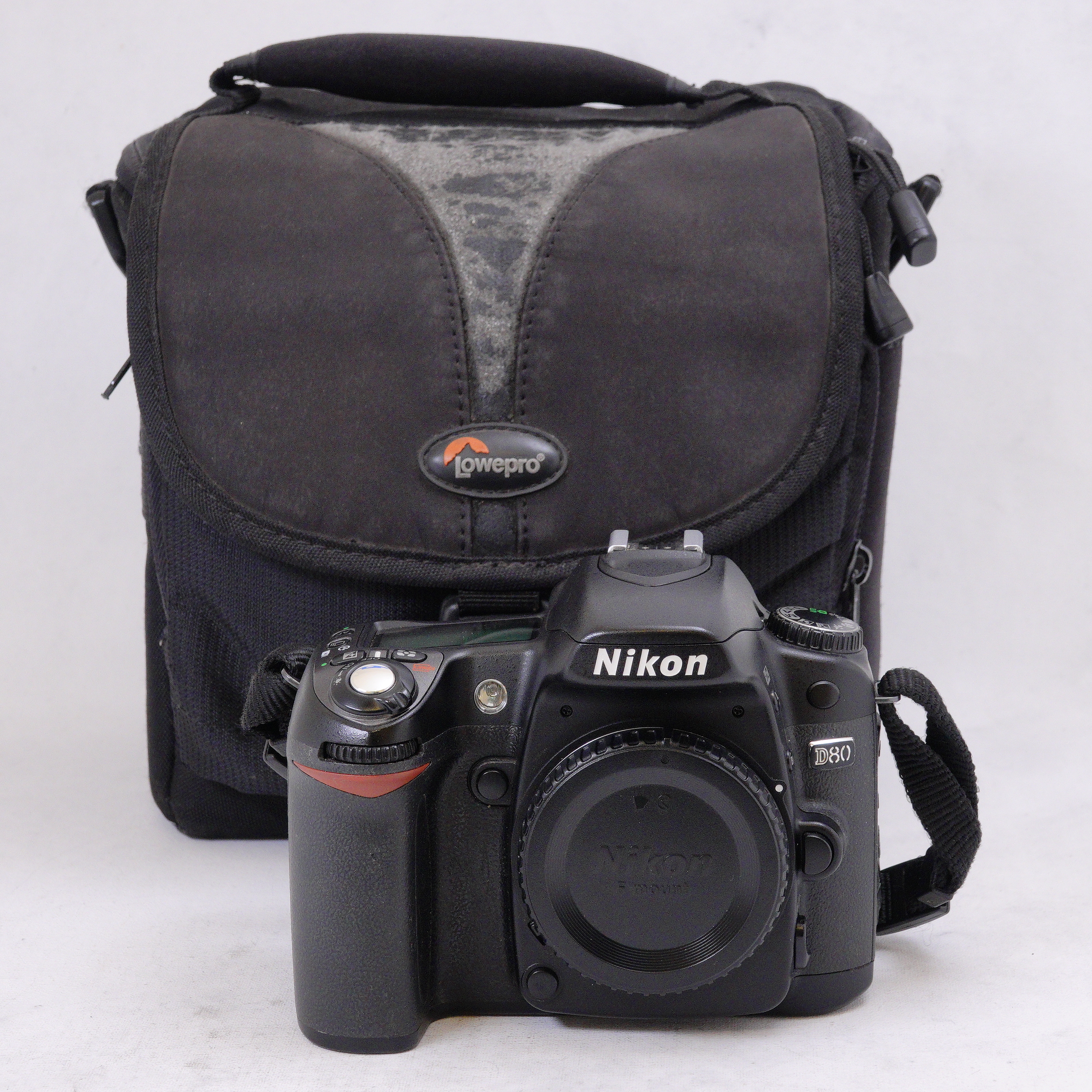 Nikon D80 con bolso y accesorios - Usado 