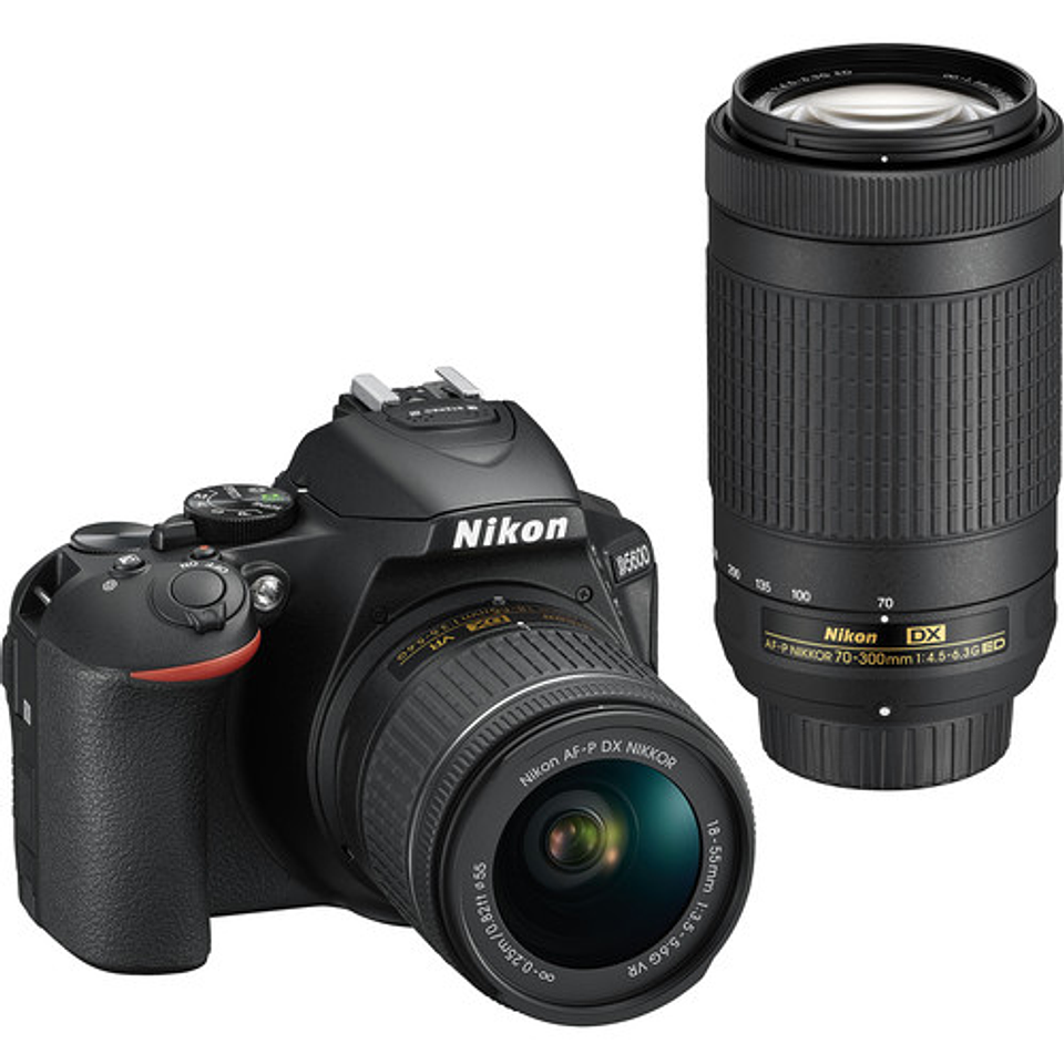 Nikon D5600 con lentes 18-55mm y 70-300mm mas accesorios - Usado
