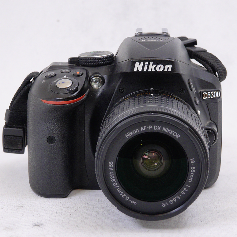 Nikon 5300 con lente 18-55mm kit más accesorios - Usado 2