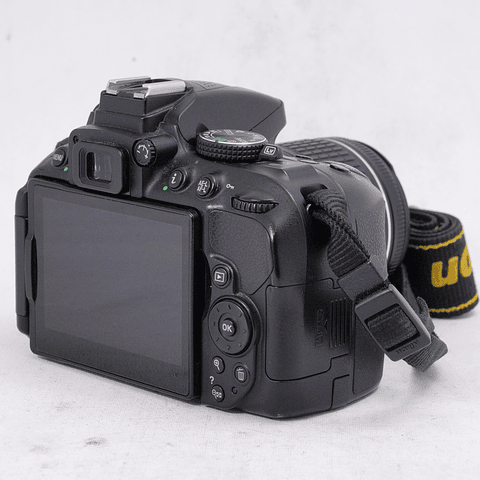 Nikon 5300 con lente 18-55mm kit más accesorios - Usado