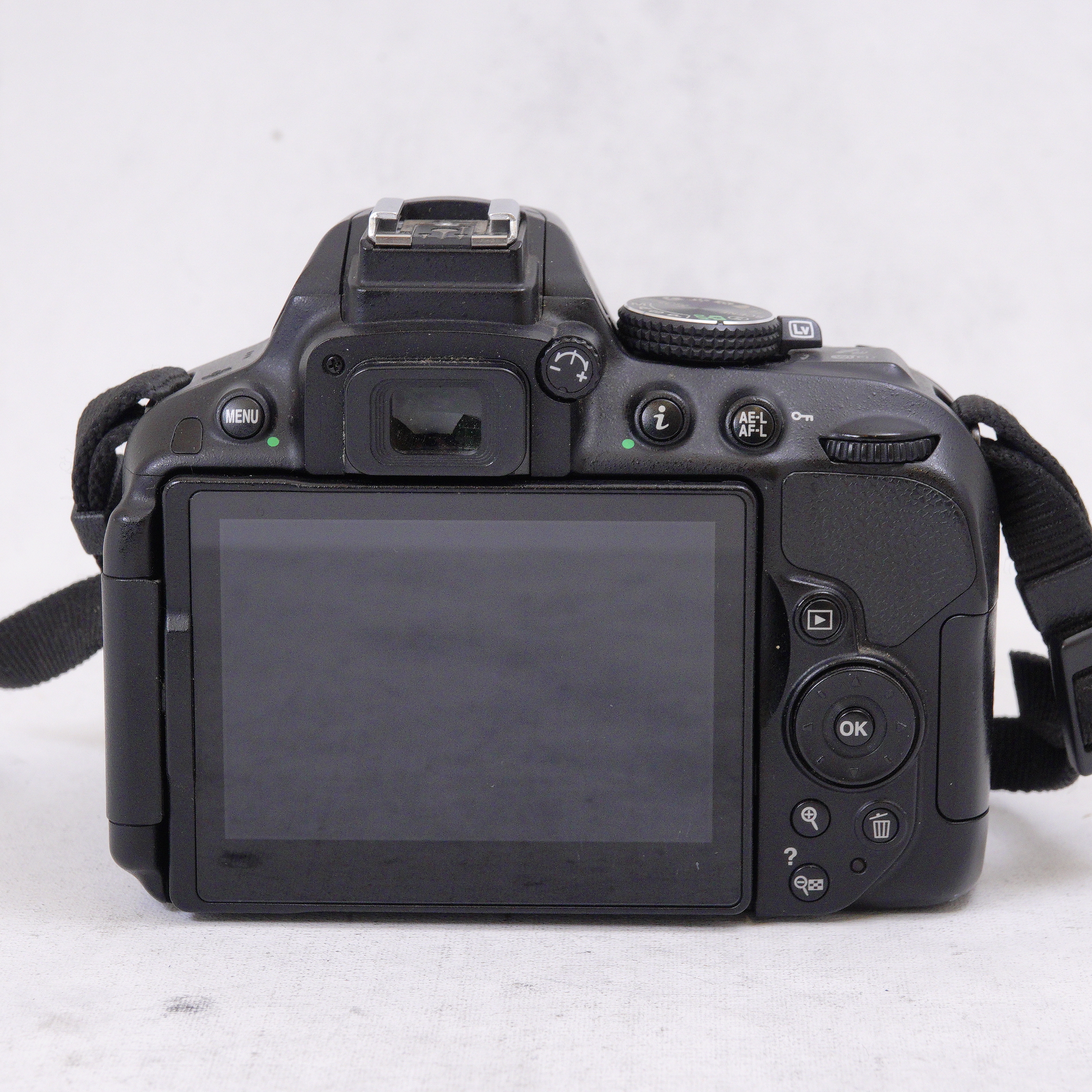 Nikon 5300 con lente 18-55mm kit más accesorios - Usado