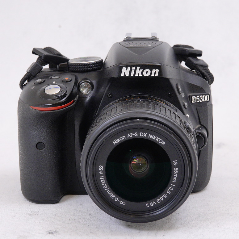 Nikon 5300 más lente 18-55mm kit con accesorios - Usado 2