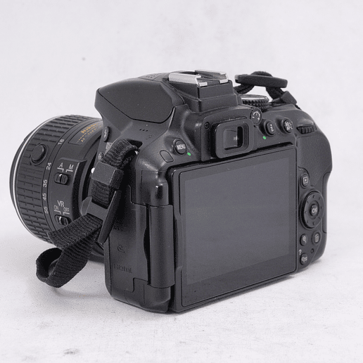 Nikon 5300 más lente 18-55mm kit con accesorios - Usado 7