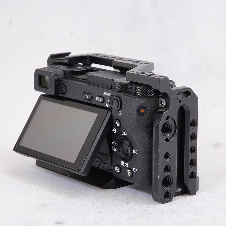 Sony Alpha a6500 con lente 16-50mm y SmallRig Cage  - Usado 5