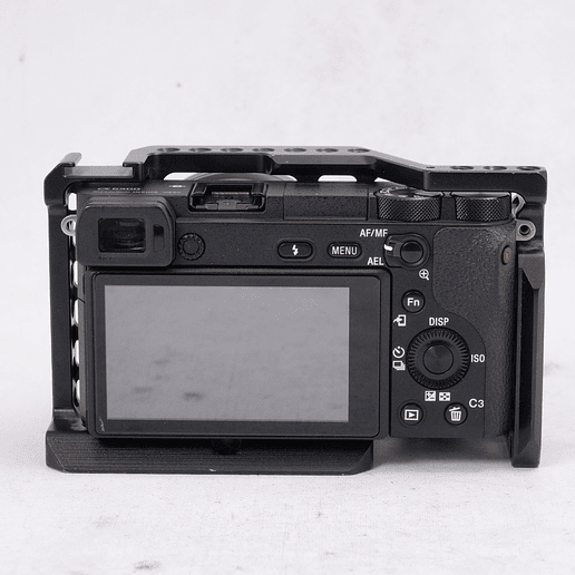 Sony Alpha a6500 con lente 16-50mm y SmallRig Cage  - Usado 6