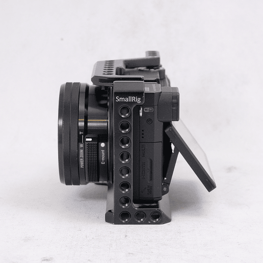Sony Alpha a6500 con lente 16-50mm y SmallRig Cage  - Usado 8