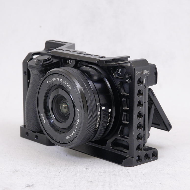 Sony Alpha a6500 con lente 16-50mm y SmallRig Cage  - Usado 9