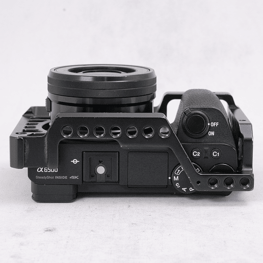 Sony Alpha a6500 con lente 16-50mm y SmallRig Cage  - Usado 10