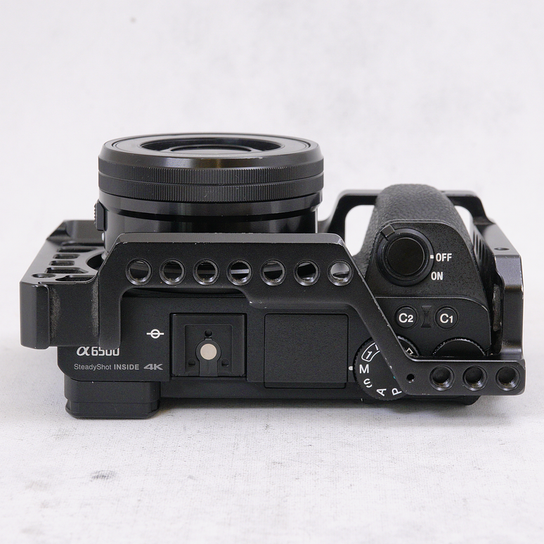 Sony Alpha a6500 con lente 16-50mm y SmallRig Cage  - Usado 10